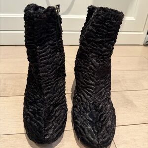 Zara Black Textured Plush Ankle Boots